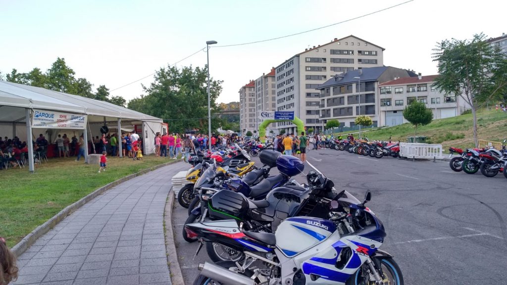 Parking de la concentración de motos en A Valenzá
