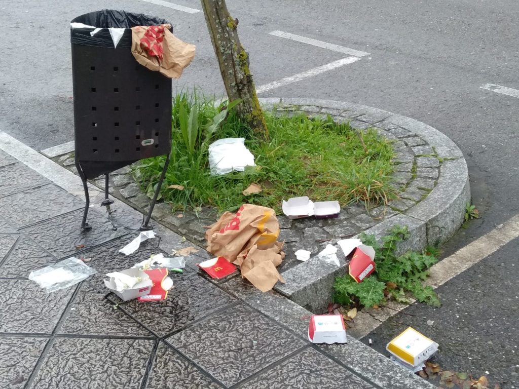 Los incivilizados dejan su huella tras pasar por McDonald's y Burger King 2 Los incivilizados dejan su huella tras pasar por McDonald's y Burger King
