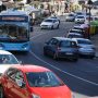 Autobús a Valenzá con tráfico coches