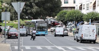 Autobús en la avenida de Celanova de A Valenzá