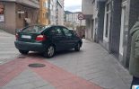 Coche mal aparcado en la Avenida de Zamora